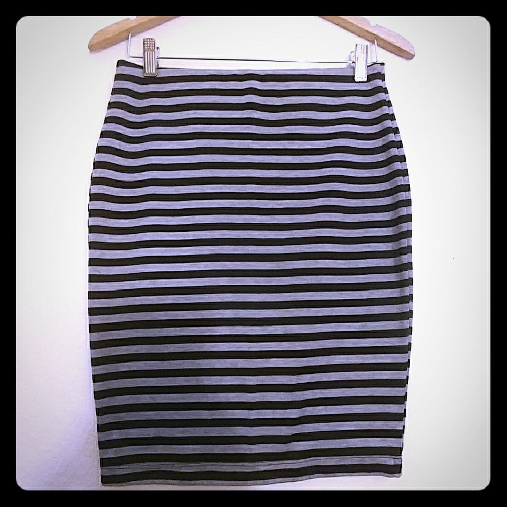 Stretchy cotton pencil skirt